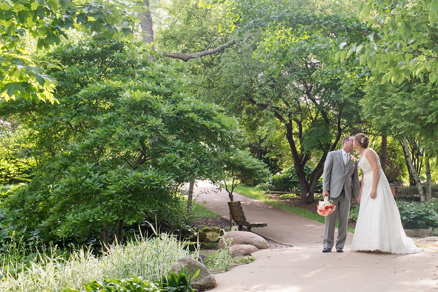 Dubuque_Arboretum_Wedding_Photographer_